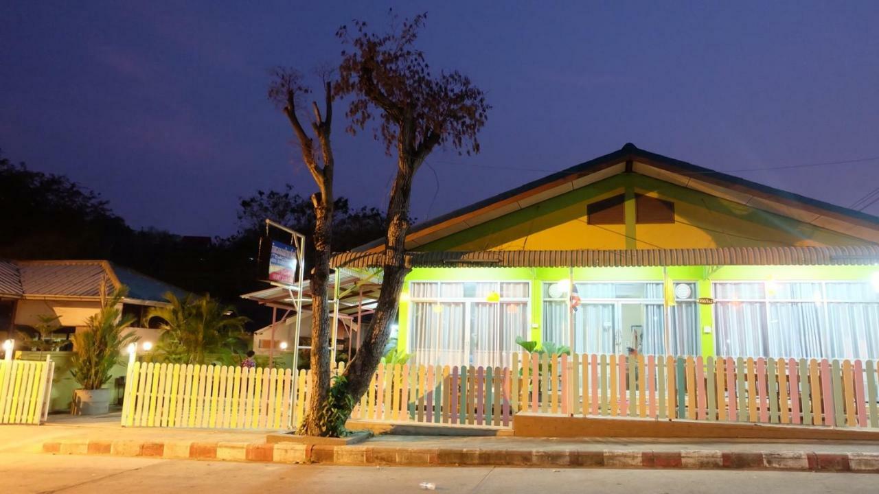 Thippawan Bungalow Koh Si Chang Eksteriør billede